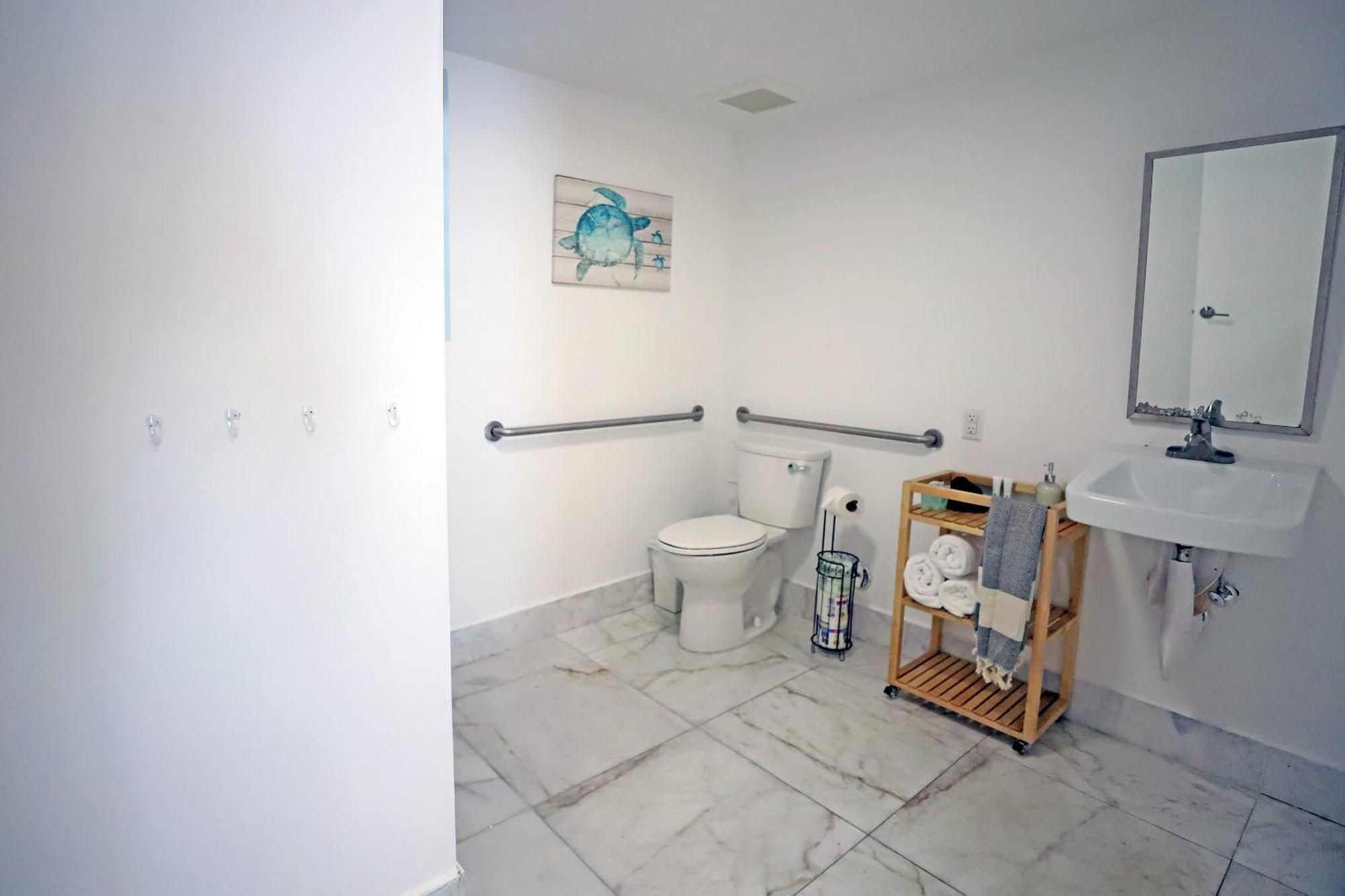 South Beach 2 Bedroom Family Pet Friendly Apartment With Free Parking On Premise マイアミビーチ エクステリア 写真