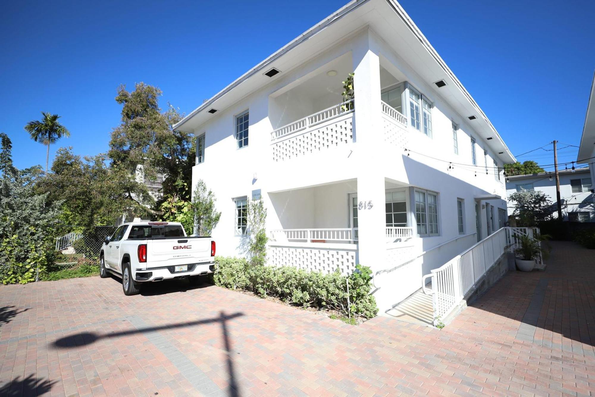 South Beach 2 Bedroom Family Pet Friendly Apartment With Free Parking On Premise マイアミビーチ エクステリア 写真